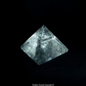 Pyramide en cristal de roche vue B