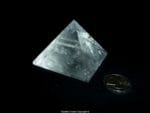 Pyramide en cristal de roche vue C